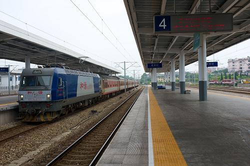 行駛在吉衡鐵路上的K161駛入吉安車站。