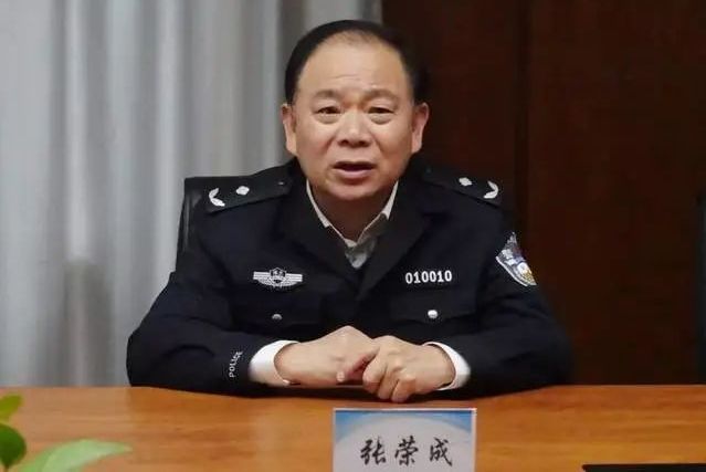 張榮成(湖北省武漢市公安局原黨委委員、副局長) 張榮成(湖北省武漢市公安局原黨委委員、副局長)
