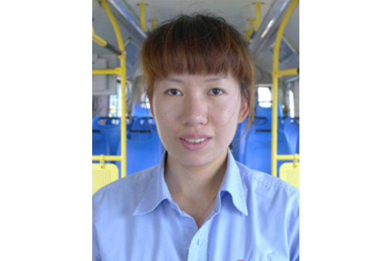 楊麗麗(瀋陽客運集團有限公司黃河公共汽車分公司210路駕駛員) 楊麗麗(瀋陽客運集團有限公司黃河公共汽車分公司210路駕駛員)