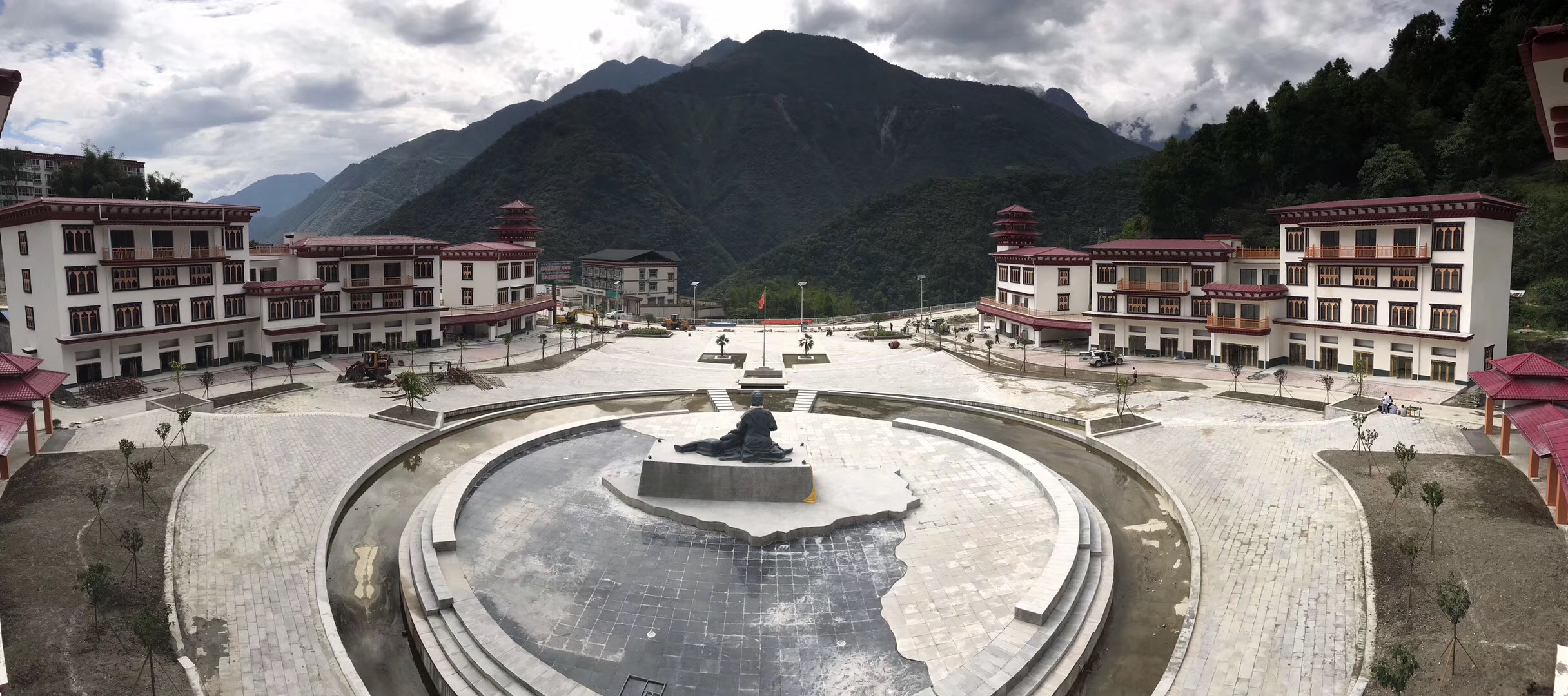 2019年5月背崩鄉雅魯藏布母親廣場項目全部竣工