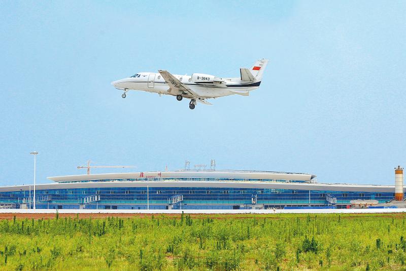 瀘州雲龍機場開始進行校飛