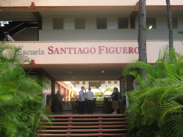 聖地亞哥·菲格羅阿語言學校