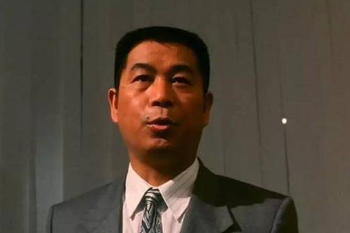 張寶成(喜劇動作片《賭神2》中的角色) 張寶成(喜劇動作片《賭神2》中的角色)