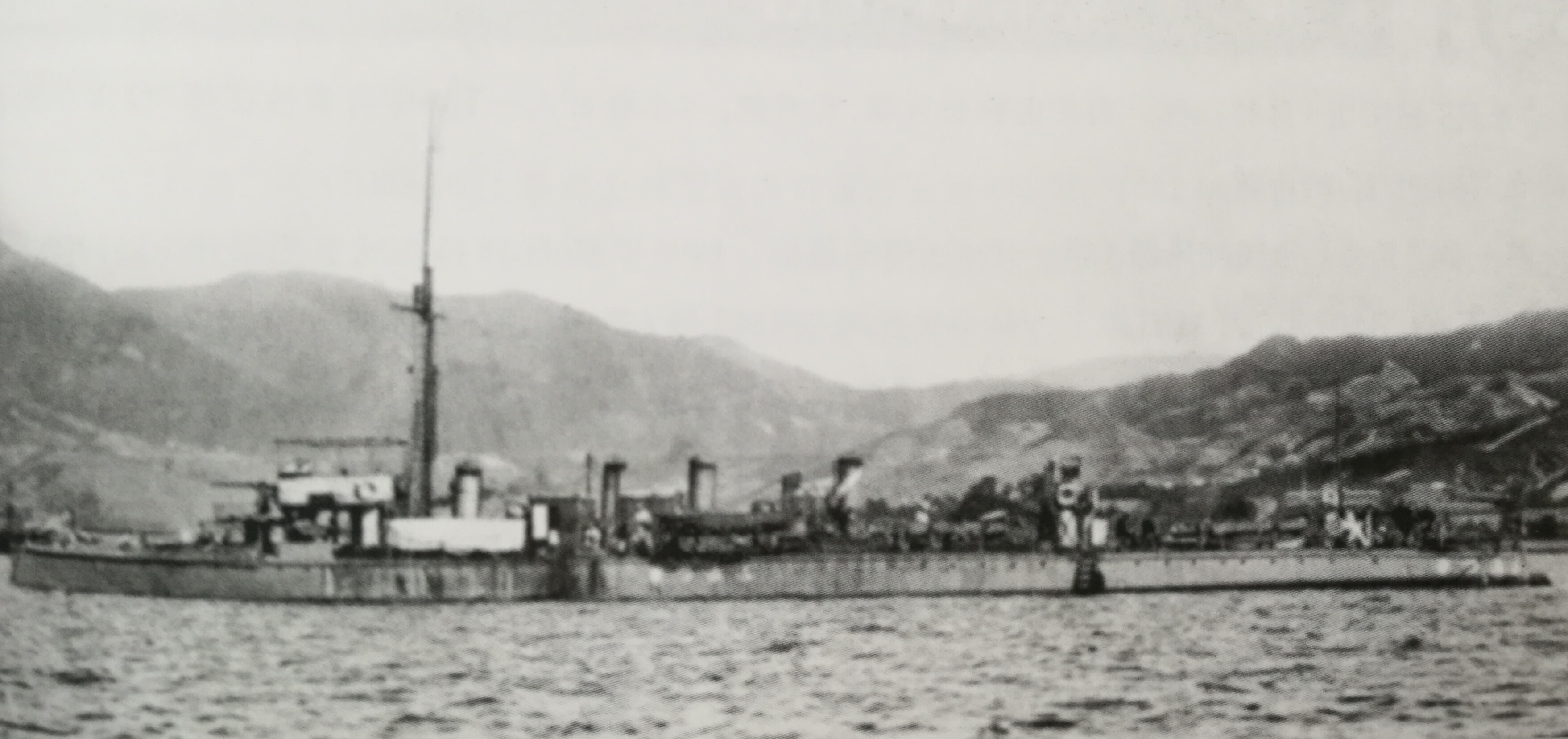 已經加入日本海軍的文月，攝於1908年的吳港