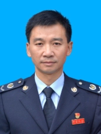 熊永清(昭通市綏江縣稅務局黨委委員、副局長、一級主辦) 熊永清(昭通市綏江縣稅務局黨委委員、副局長、一級主辦)
