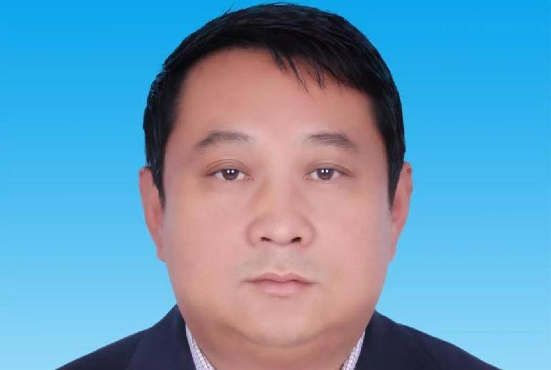 李鋒(內蒙古自治區興和縣人大常委會副主任兼政府辦公室主任) 李鋒(內蒙古自治區興和縣人大常委會副主任兼政府辦公室主任)