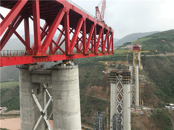 2019年7月正在施工中的玉磨鐵路元江特大橋