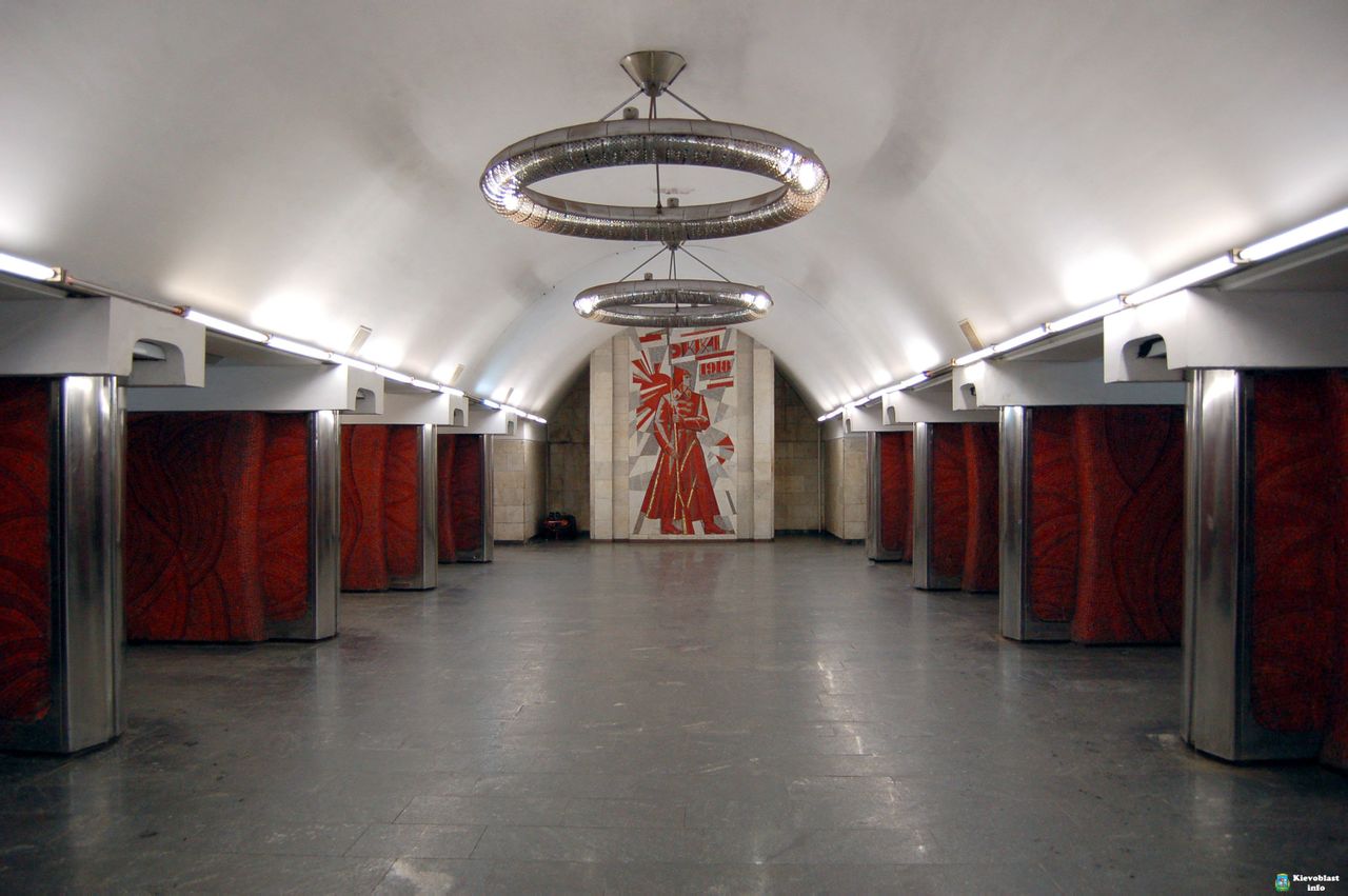 二號線（藍線）烏克蘭宮站