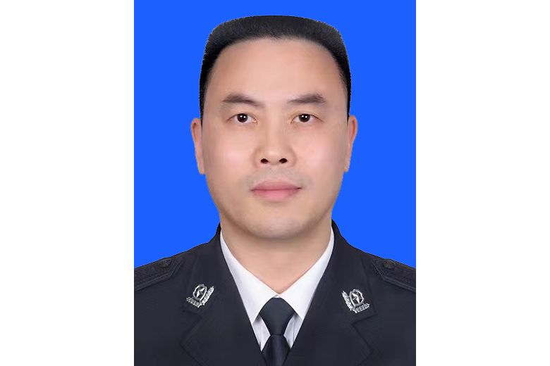 李方順(重慶市彭水苗族土家族自治縣公安局黨委副書記、政委) 李方順(重慶市彭水苗族土家族自治縣公安局黨委副書記、政委)