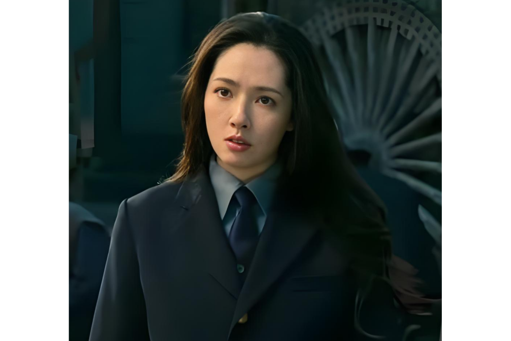 夏安(電影《門前寶地》中由郭碧婷飾演的舞場交際花) 夏安(電影《門前寶地》中由郭碧婷飾演的舞場交際花)