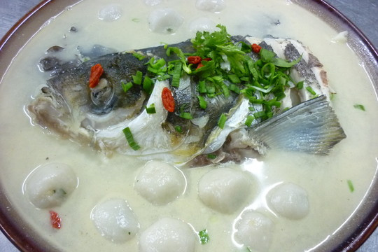 鯽魚燉湯圓 鯽魚燉湯圓