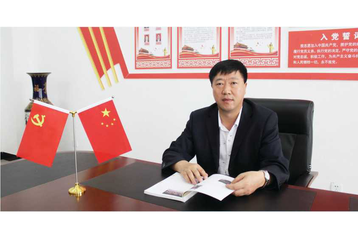 張春利(烏蘭浩特市職業教育中心黨總支書記、校長) 張春利(烏蘭浩特市職業教育中心黨總支書記、校長)