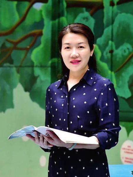 謝小燕(南寧市濱湖路國小黨委書記、校長) 謝小燕(南寧市濱湖路國小黨委書記、校長)
