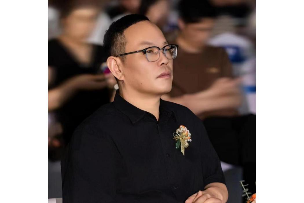 史可(上饒市合力萬勝商業管理有限公司執行董事) 史可(上饒市合力萬勝商業管理有限公司執行董事)