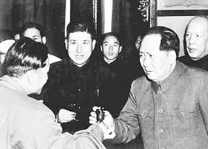 新中國初期，楊靜仁與毛澤東會見西藏代表