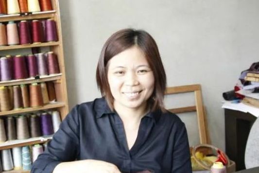 藍淋(第十四屆全國人大代表,非物質文化遺產壯繡傳承人、高級刺繡技師、廣西工藝美術大師) 藍淋(第十四屆全國人大代表,非物質文化遺產壯繡傳承人、高級刺繡技師、廣西工藝美術大師)