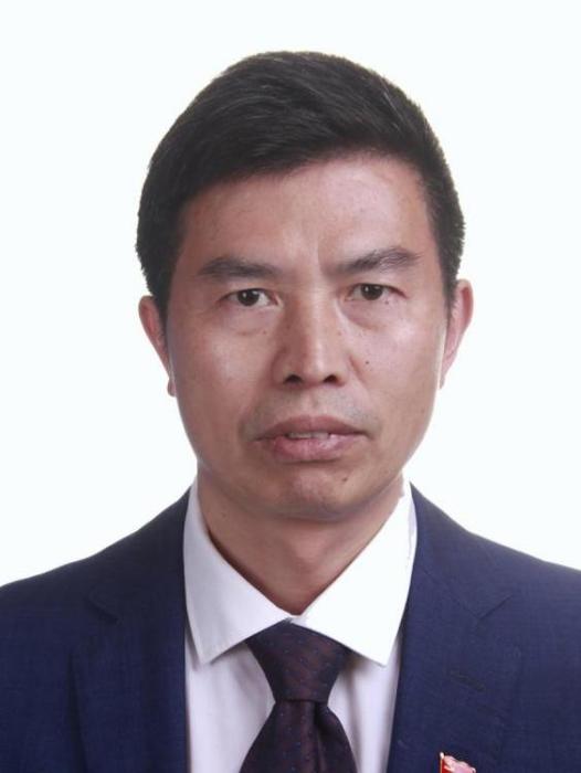 王新春(江西省吉安市吉水縣人力資源和社會保障局黨組成員、就業創業服務中心主任) 王新春(江西省吉安市吉水縣人力資源和社會保障局黨組成員、就業創業服務中心主任)