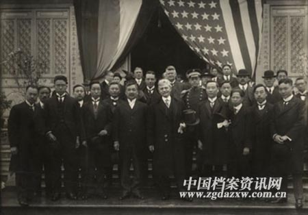 陳蘭熏（前排右四）與巴拿馬賽會副主席合影