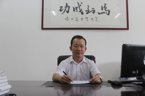 陳陽(海南華僑中學黨委副書記、副校長) 陳陽(海南華僑中學黨委副書記、副校長)