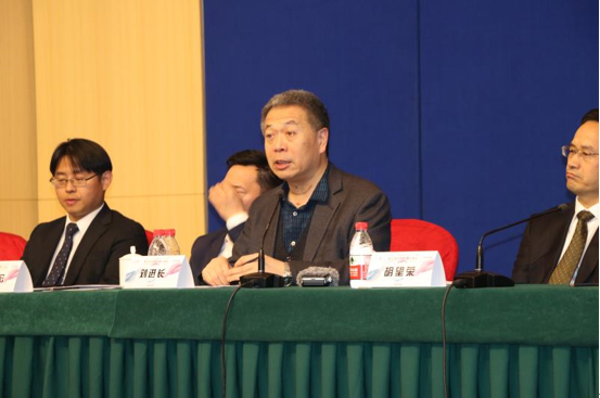 中國機器人峰會主席劉進長回答提問