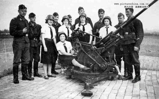 德國少女聯盟成員與德軍士兵