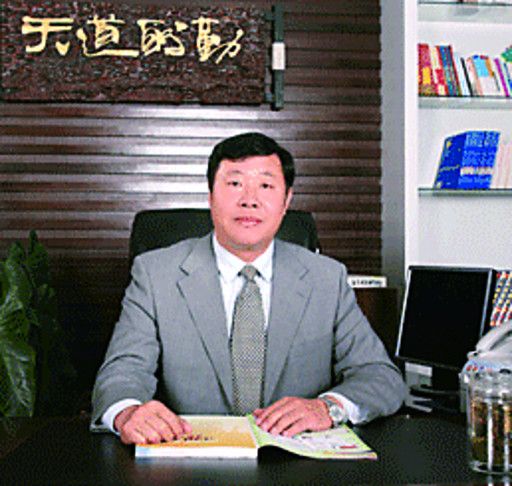 翟春城(北京師範大學南山附屬學校黨委書記) 翟春城(北京師範大學南山附屬學校黨委書記)
