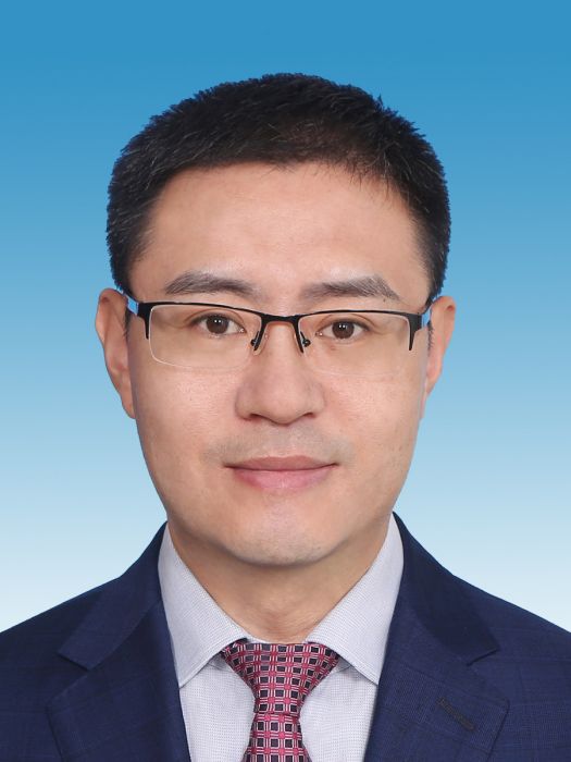 張雪峰(福建省人大常委會委員,國家開發銀行福建省分行黨委書記、行長) 張雪峰(福建省人大常委會委員,國家開發銀行福建省分行黨委書記、行長)