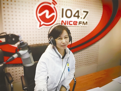 袁曉君在電台做兒童節目