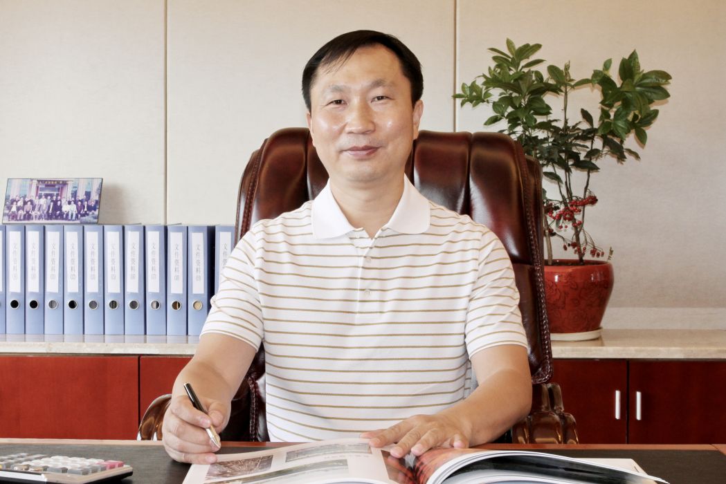 徐文平(大冶市新冶特鋼有限責任公司董事長,湖北省政協委員) 徐文平(大冶市新冶特鋼有限責任公司董事長,湖北省政協委員)