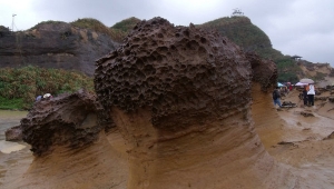 蜂窩岩