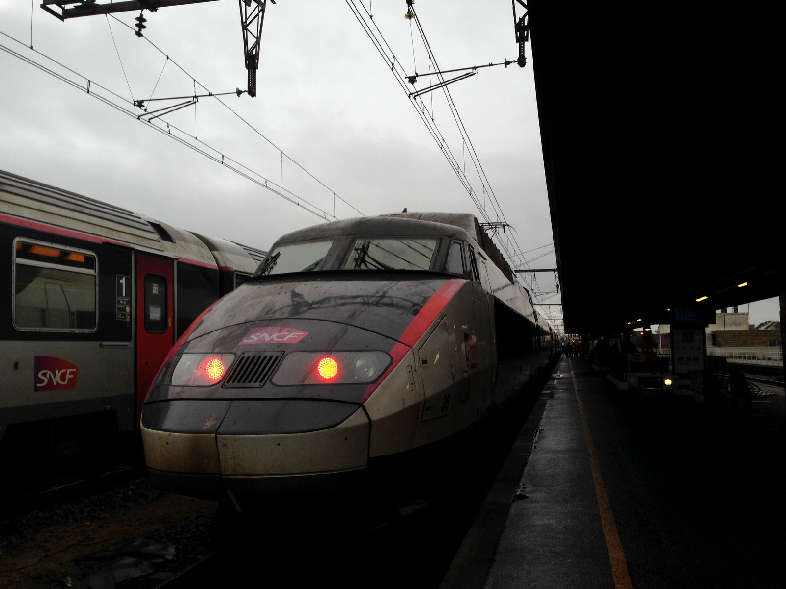 停靠在雷若布萊站的TGV（開往裡爾方向）