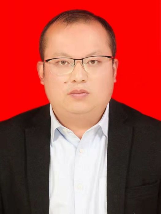 周偉(馬爾康市人民政府副市長)