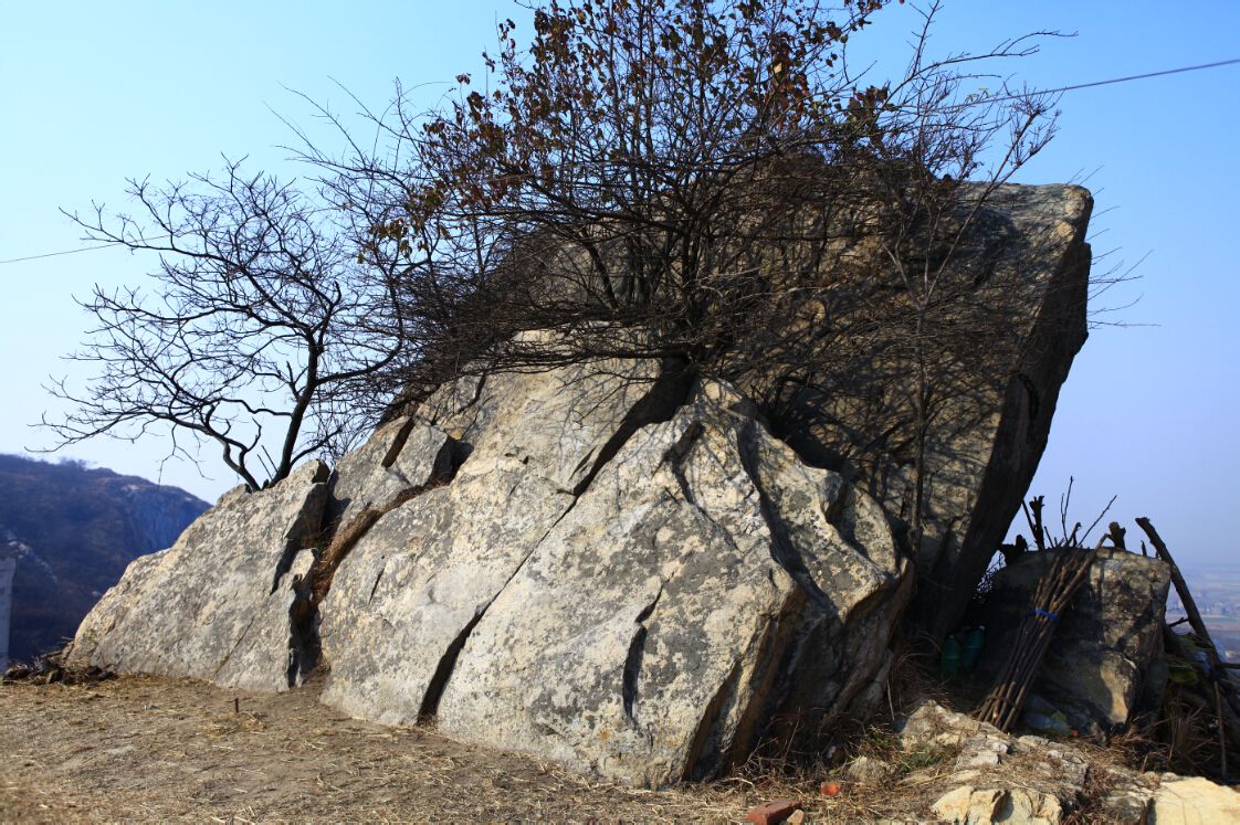 小峴山山石