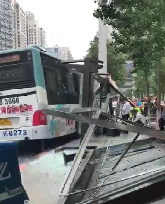 7·2瀋陽公車衝上站台事故