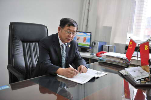 關明(黑龍江省雞西市實驗中學副校長) 關明(黑龍江省雞西市實驗中學副校長)