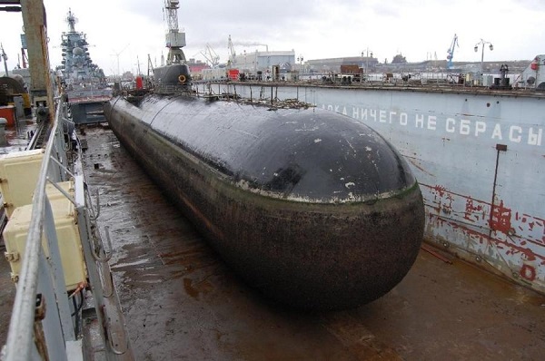 661型巡航飛彈核潛艇待拆解