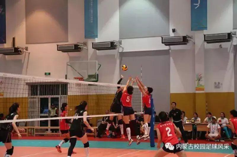 中學組內蒙古女排在比賽2