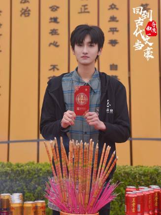 何陽輝 何陽輝