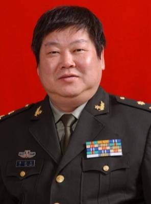 李雲慶，三級教授