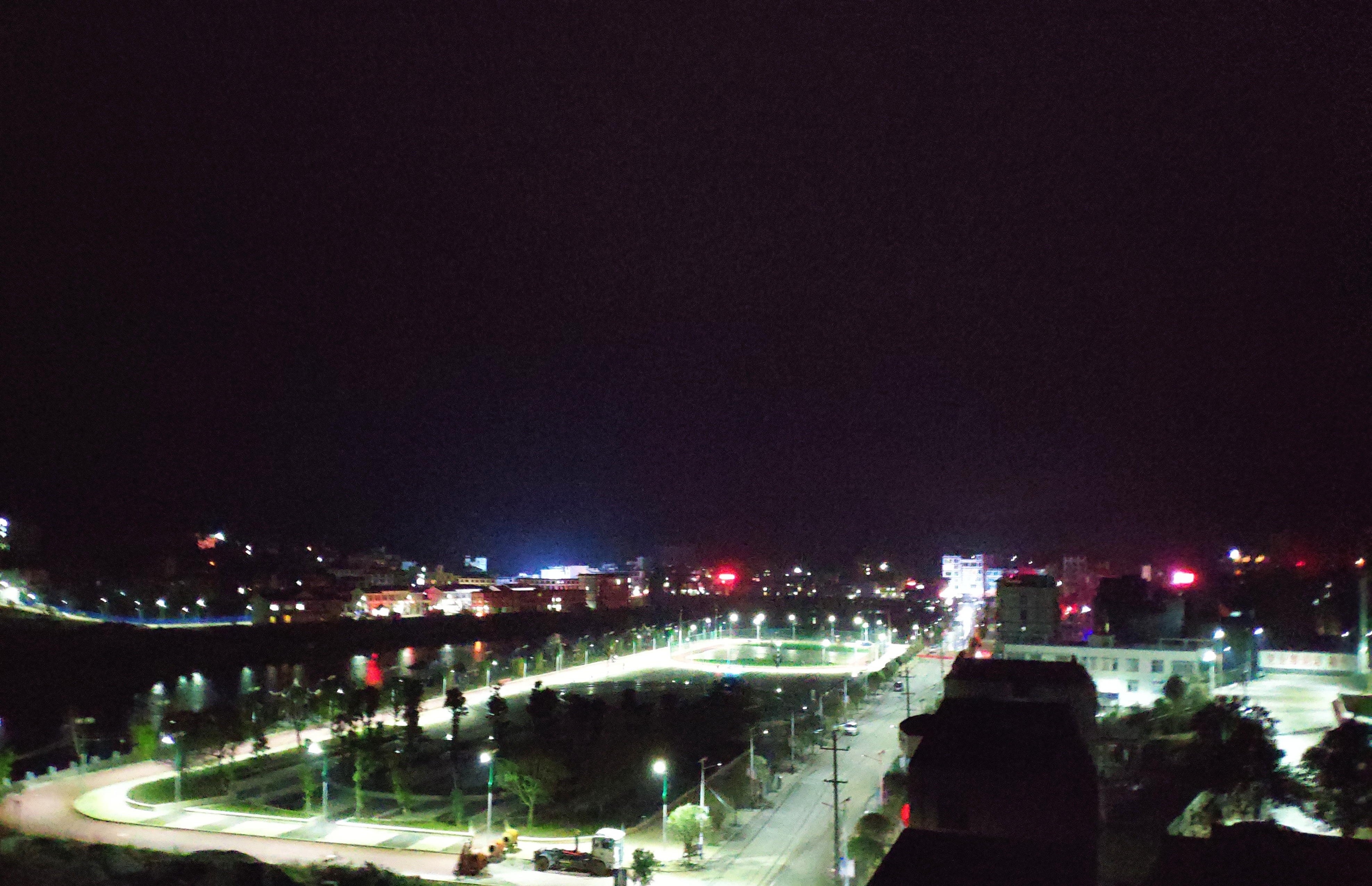 龍河鎮靚麗的夜景