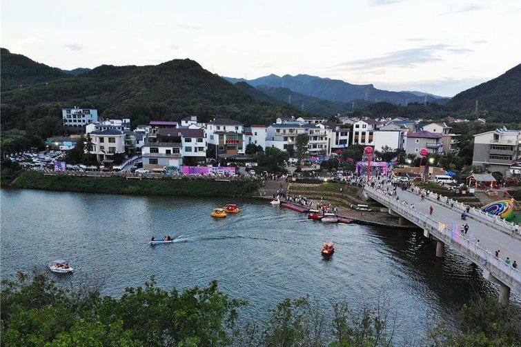 鐘村(浙江省金華市義烏市佛堂鎮下轄村) 鐘村(浙江省金華市義烏市佛堂鎮下轄村)