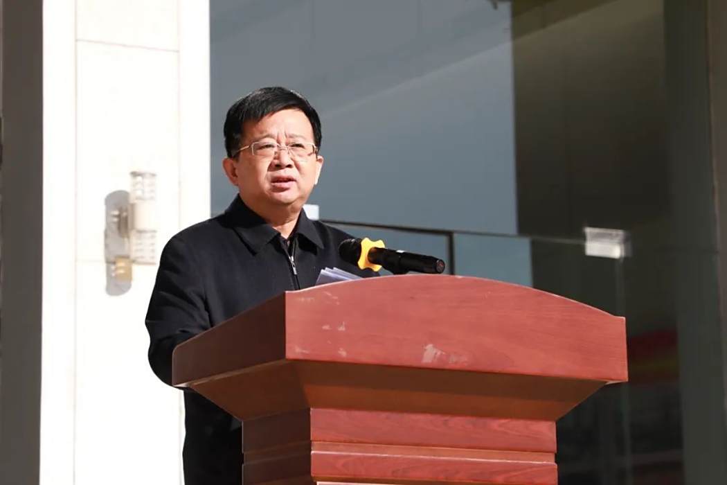 張學鋒(山西省運城市臨晉中學黨總支書記、校長) 張學鋒(山西省運城市臨晉中學黨總支書記、校長)
