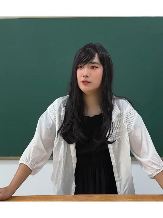 邵佳怡(搞笑視頻博主脫韁凱發布的作品中的角色) 邵佳怡(搞笑視頻博主脫韁凱發布的作品中的角色)