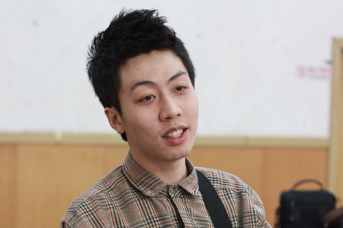 鄭仕偉(左右樂隊成員) 鄭仕偉(左右樂隊成員)