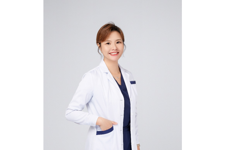 劉潔(成都新麗美醫療美容醫院醫師) 劉潔(成都新麗美醫療美容醫院醫師)