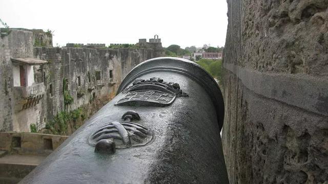 第烏要塞中安放的葡萄牙大炮