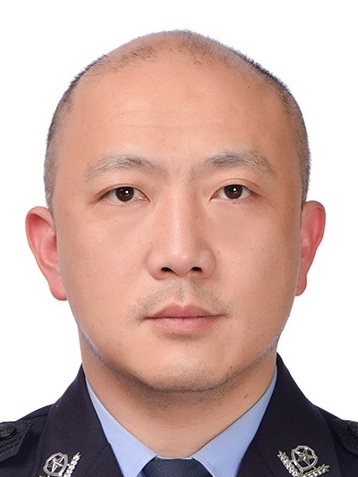 馬連平(貴州省遵義市公安局紅花崗分局黨委委員、城市交通警察一大隊大隊長) 馬連平(貴州省遵義市公安局紅花崗分局黨委委員、城市交通警察一大隊大隊長)