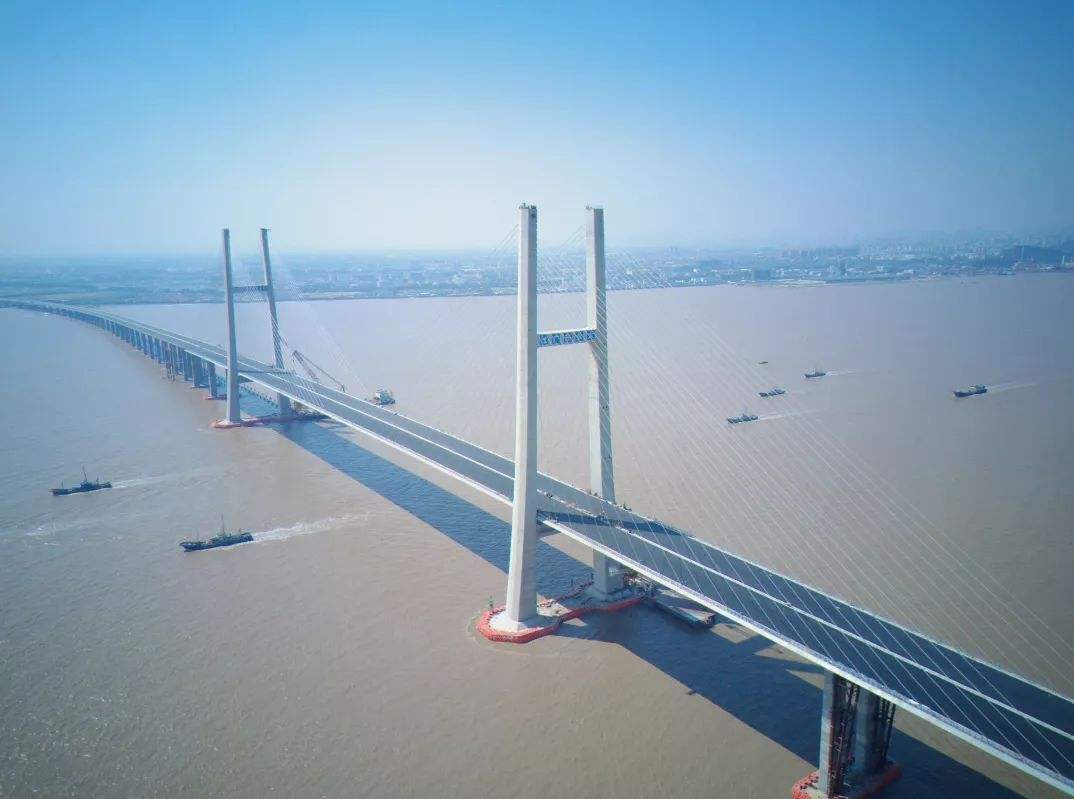 台州灣大橋呈西南至東北方向布置