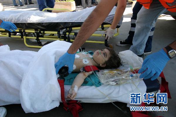 受傷兒童被送往醫院救治