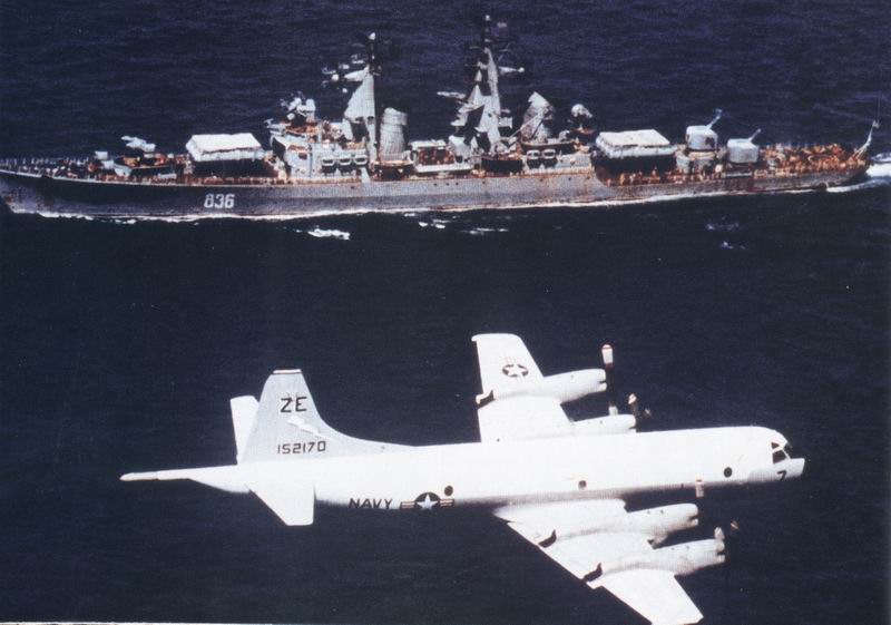87年，一架P-3C在該級巡洋艦福金上將號旁偵察，該艦腐蝕已很嚴重